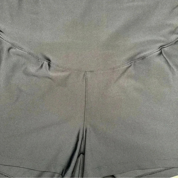 Old Navy Active Powersoft Yoga Shorts Black Pockets High Waist Size Medium - Picture 2 of 16